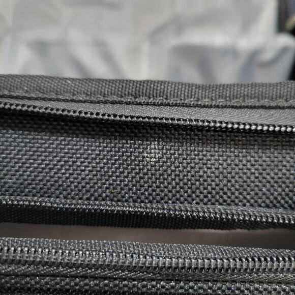 Samsonite Travel Tote Laptop Sleeve Zippered pockets EUC Measurements in photos - Picture 11 of 14